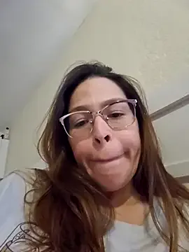 Naugthywife — 2 sexys pics to the highest tipper