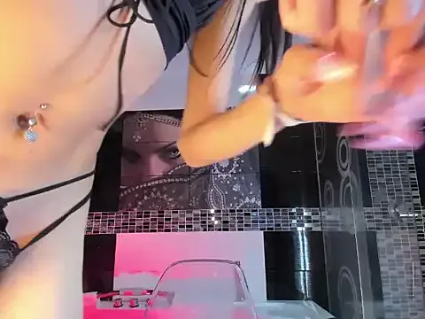 Nefera_Noxx — Completely naked 