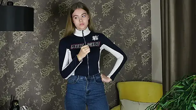 NgocChicas — Stay only with hand bra