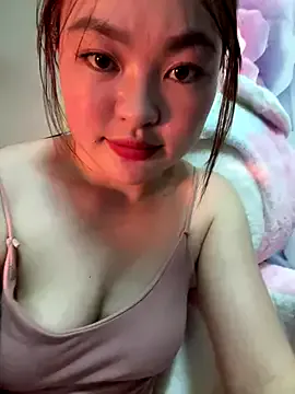 Nhi999 — Freechat on StripChat