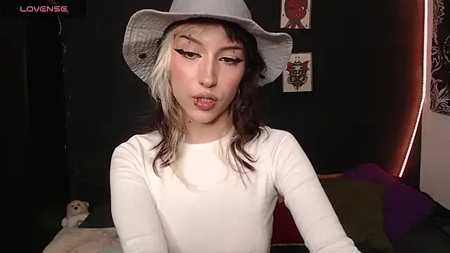 niakat_ — take off and sensual dance