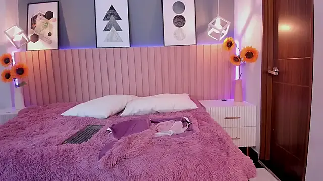 Nina_Ford — Plug  anlal + fuck  pussy x10min