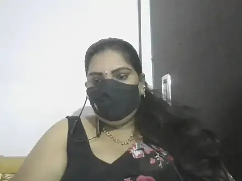 Nisha-telugu — Oil on boobs massage