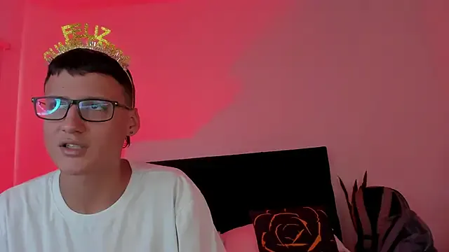NoahLux — Show ass