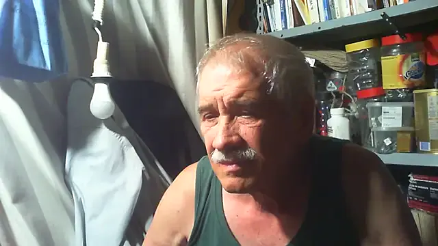 nonnomaturobisex — nonno masturbazionee gioco cazzo  e culo