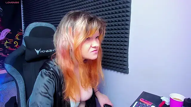 Nora_lovvvv — Play with tits