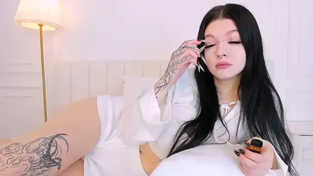 NoraAddams — take off  blouse, vamp <3
