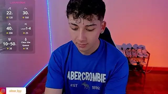 oliver_kyy — SHOW COCK AND ASS CLOSE TO YOU