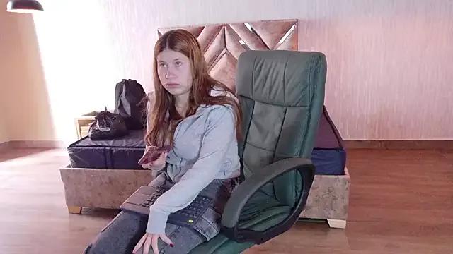 Olivia11_ — show tits and rub nipples