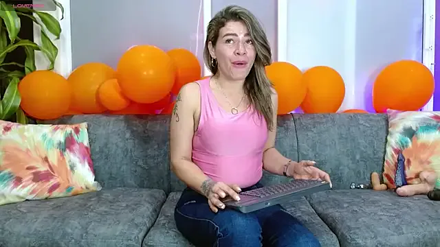 oriana_thomson2 —  Naked Cum Show  ..