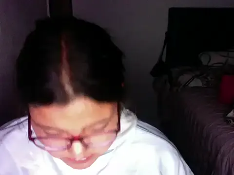 panquevis_22 — mirando porno y intentando venirme