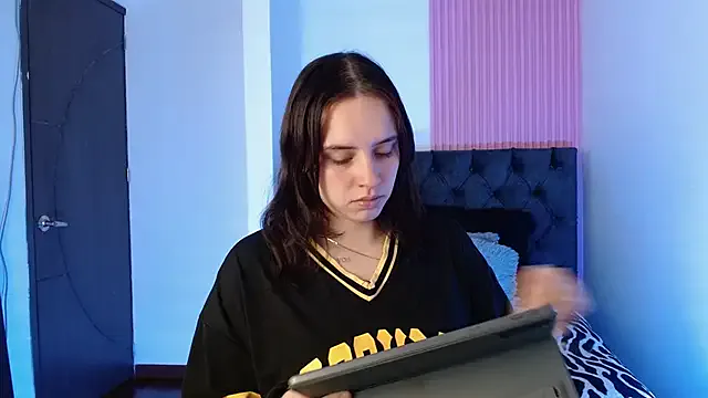 Paris_bby — Flash Pussy + finger 1 mnt