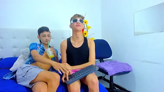 Party_sex_strovers —  CUM IN FACE  X2 BOYS