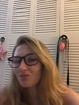 PeachyBabyx — LETS GET NAKED!