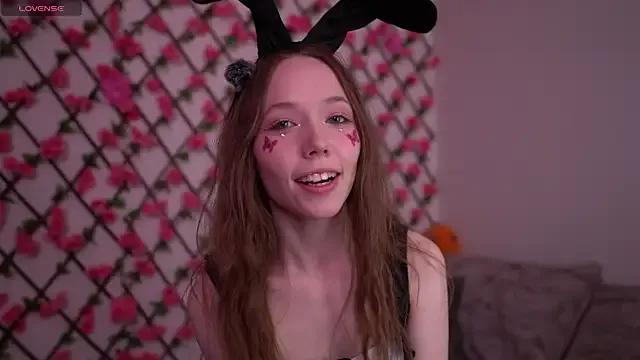 Petite_Polly —  kiss 2 fingers + press to cam