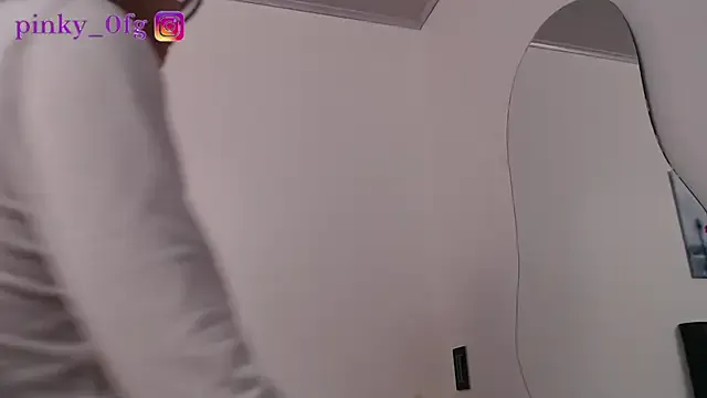pinky_f00x — flashand play tits