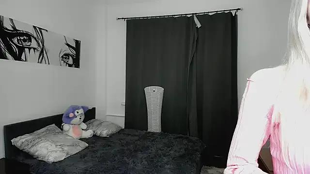 PocketDollX — air kiss