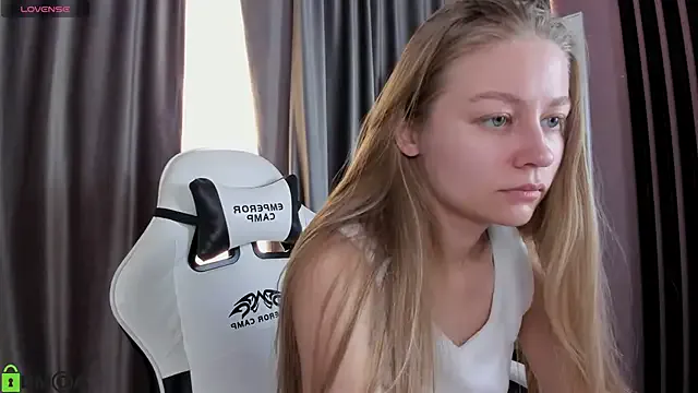 Polumna_cute — take off shorts