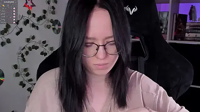 power_robynn — suck a finger