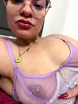 Pribaixinha — Dildo in my pussy + naked for me