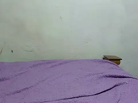princess_tyra — warm up my pussy and squirt