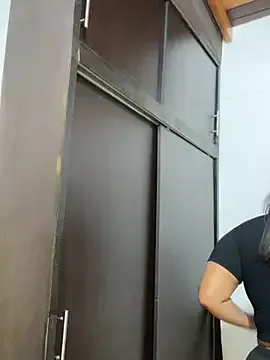 PUSHYLATE — Flash tits