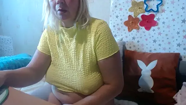 QueenLana — Topless..