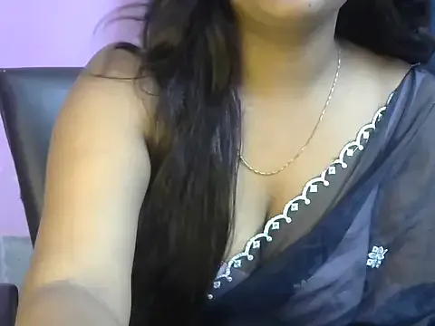 Queenxxx98 — sexy strip dance in public
