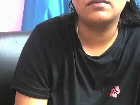 Queenxxx98 — sexy strip dance in public