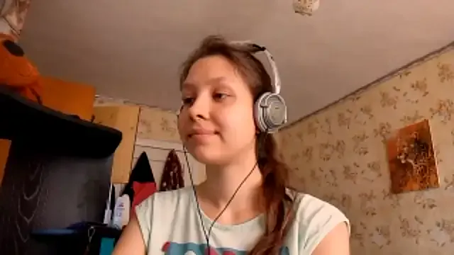 QutieDaSweet — Show legs))