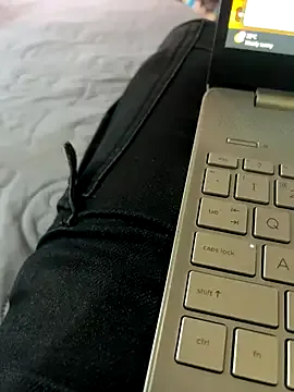 R32RLINE — Get Nacked, Blowjob, Flash Ass