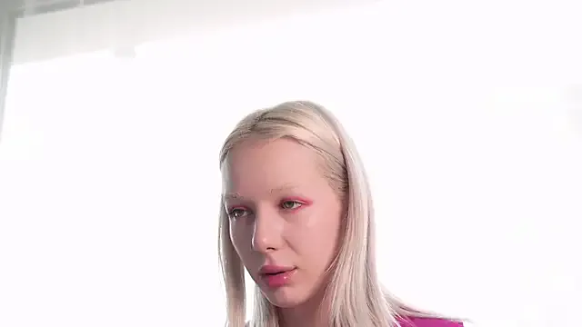 RanyThomson — Show boobs