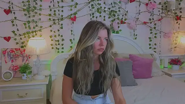 Real_Tini — Open theLips pussy