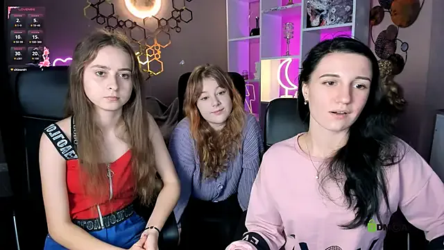 rebecca_smile — show panties