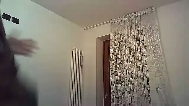 Regina_5 — VINO ROSSO CANDELE E SPOGLIAMOCI