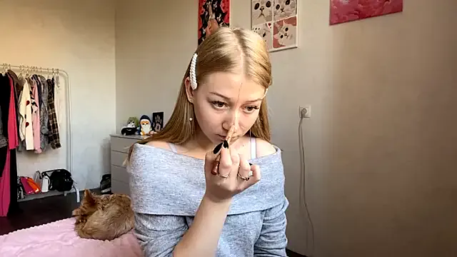 Riri_Rose — Lick lips