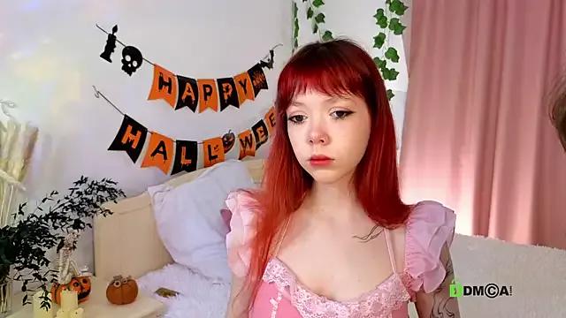 StripChat Rochelle_Dolly is Private Rochelle_Dolly — sexy pose on the bed