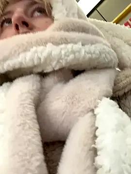 RonnieKiss — pussy show