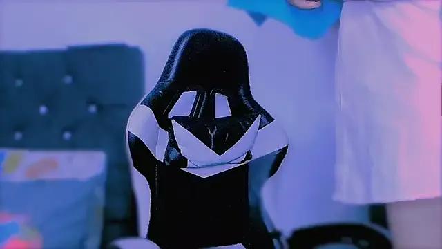 roouse_Pregnant — naked pregnant girl