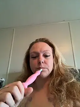 roughdiamond35 — Freechat on StripChat