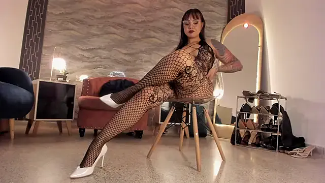 samara_smithh — footjob