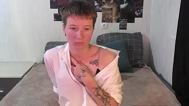Sandraa_aaa — suck finger+eye contact