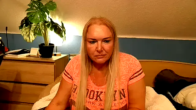 Sandy-Summer — Freechat on StripChat