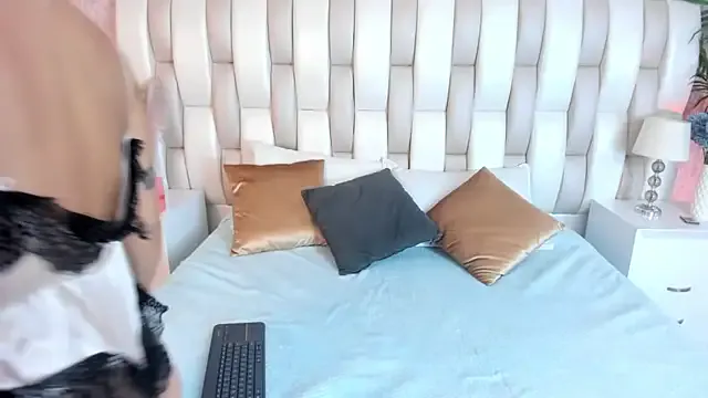 sara_ospina_ — FULL NAKED + OIL SHOW  