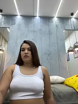 SarahLoreen — A hot striptease + oil tease...