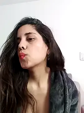 SaraLatinayPrimiciax — Show tits