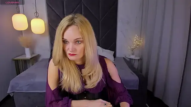 SaraSubtlety — Tease you with my legs