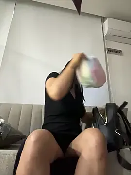 Scarlett_12 — Good morning  show tits 