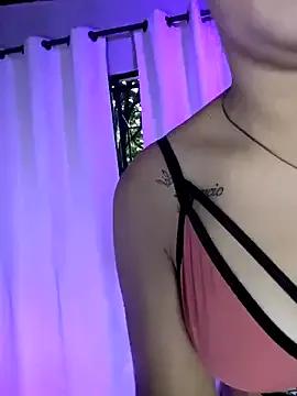 Scarlett_Durand — 1 finger in my little pussy