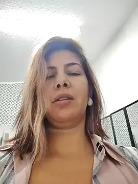 scarlett_moore — Take off shirt
